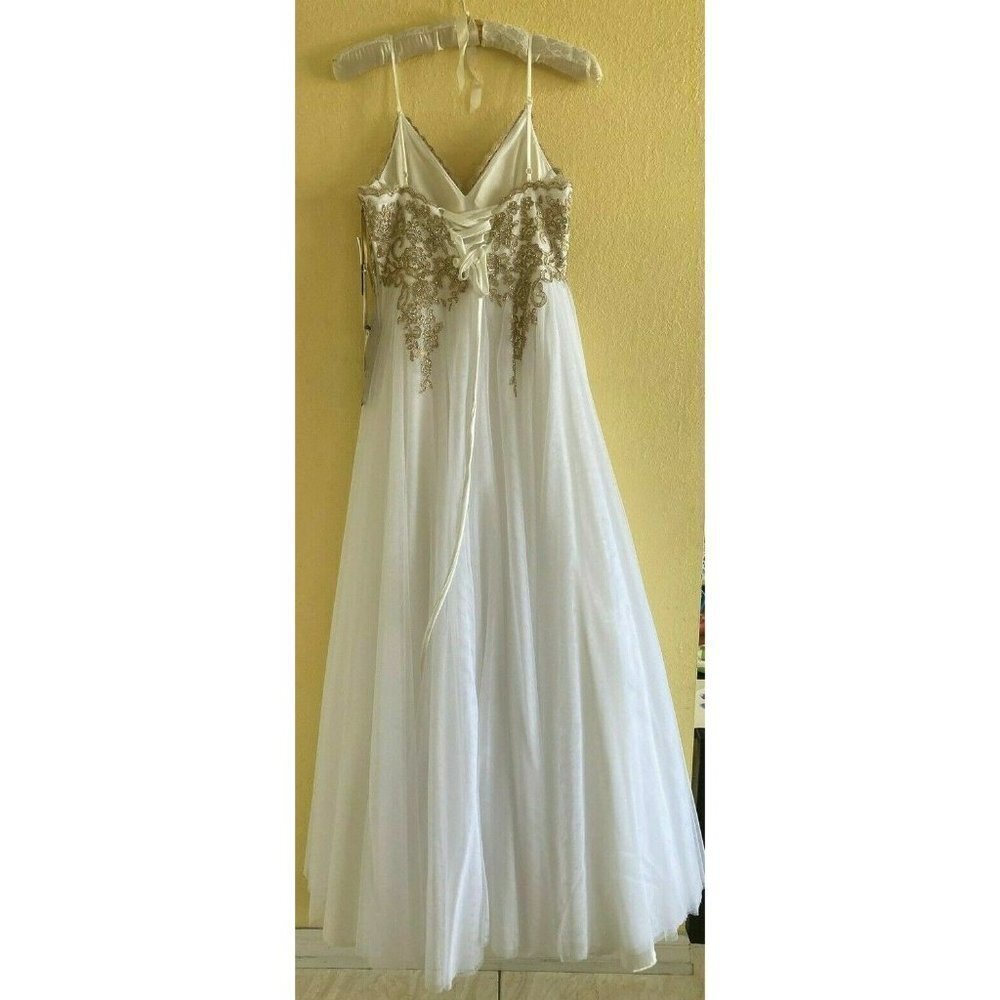 Say Yes to the Prom NEW Juniors' Quinceanera Embroidered Lace Gown Winter Formal - Picture 12 of 12